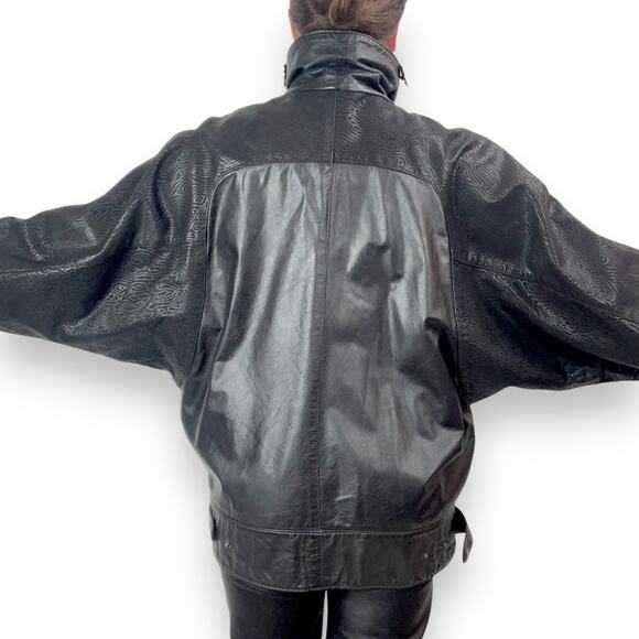 ❌SOLD❌ 1980's black leather batwing jacket by COMINT ARGENTINA - Picture 6 of 14